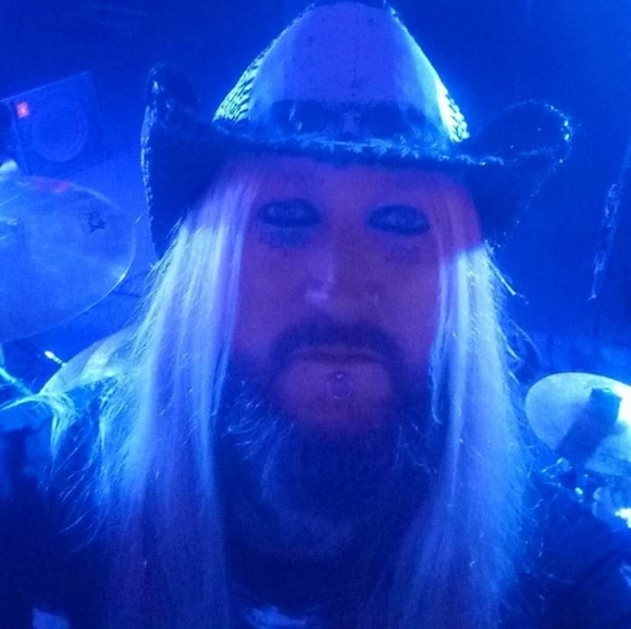 Meet your Posher, Gunner - Picture 3 of 4